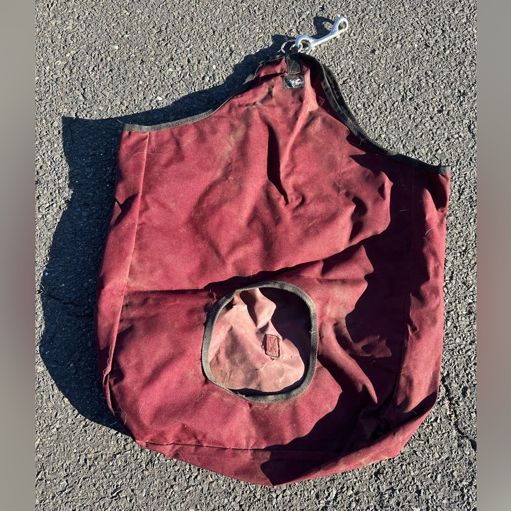 Horse Hay Bag Slow Feeder Hay Net Bag Tote,Heavy Duty 600D Fabric,D-Ring Closure